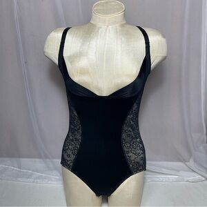 Maidenform Shapewear 
Body Briefer With Lace - Black Over Body Beige Sz M